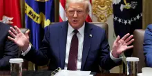L’irritazione di Trump: “Calorosi saluti a Putin e Kim, i cospiratori contro gli Usa”
