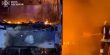 Ucraina, attacco russo nella notte su Odessa: case in fiamme