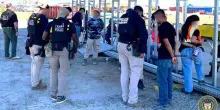 Usa, blitz anti-immigrazione alla Hyundai-LG in Georgia. Seoul: “Diritti ingiustamente violati”