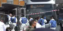 Attentato a Gerusalemme: i rilievi della scientifica sull'autobus