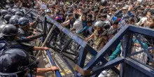 Nepal, violenti scontri per il blocco ai social: almeno 19 morti e più di 100 feriti