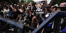 Blocco dei social e rivolte di piazza: perché in Nepal svetta la bandiera pirata di “One Piece”