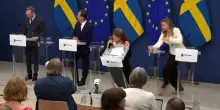 Svezia, paura per la neo ministra della Salute Elisabet Lann: sviene in conferenza stampa