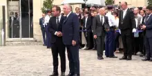 Francia: passaggio di consegne tra Bayrou e il premier incaricato Lecornu
