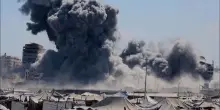 Gaza City, nuovo raid israeliano: missile devasta un edificio residenziale
