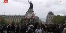 Francia, manifestanti di "Blocchiamo tutto" in piazza a Parigi: la diretta video