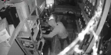 Verbania, il colpo in un bar del lungolago: a tradirlo è un tatuaggio