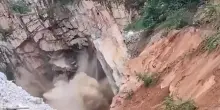India, il video del crollo delle cave di marmo del Taj Mahal