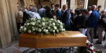 Stefano Benni, a Bologna l’appassionato saluto dei suoi cari e degli amici scrittori