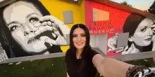 In pellegrinaggio da Pausini. Assalto alla casa-museo
