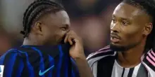 Thuram che non esulta e sorride con il fratello: esplode la rabbia del tifo interista