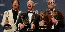 Agli Emmy i veterani della tv si scordano della politica