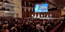 Omicidio Charlie Kirk, canti e candele a Washington: la destra americana si raccoglie nel ricordo