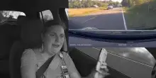 Usa, guida e scrive messaggi sul cellulare: 18enne si schianta con l’auto, il video dalla dashcam