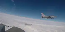 Jet francesi nei cieli della Polonia: i caccia Rafale in volo durante l'esercitazione Nato
