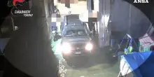 Un ferito in un agguato a colpi di pistola nel Torinese: quattro fermi