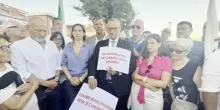 Il flash mob muto di Ricci e Schlein: "Marche, la Sanità al collasso"