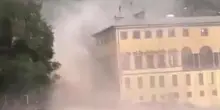 Como, la furia d'acqua accanto a Villa Pliniana: il lago è una distesa di detriti