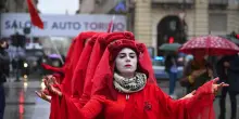 Gaza e climate change, le Red Extinction Rebellion disturbano l'inaugurazione del Salone dell'Auto