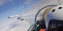 Alaska, jet russi e bombardieri russi si avvicinano allo spazio aereo Usa: il video diffuso da Mosca