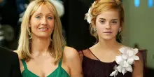 JK Rowling contro Emma Watson: «Privilegiata e ignorante». Scoppia di nuovo la faida “Harry Potter”