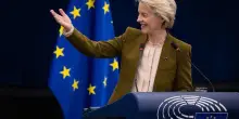 Von der Leyen resta in sella: bocciate le due mozioni di sfiducia al Parlamento europeo