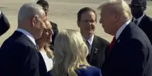 Donald Trump arrivato in Israele: Herzog e Netanyahu lo accolgono all'aeroporto