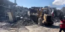 Gaza: bulldozer in azione per rimuovere le macerie nel centro della città