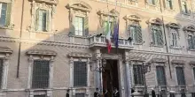 Bandiere a mezz'asta al Quirinale: lutto per i carabinieri morti nell'esplosione di Castel D'Azzano