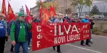 Ex Ilva di Novi Ligure, i lavoratori in corteo dallo stabiulimento fino in centro città