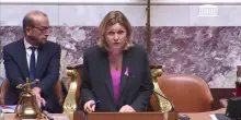 Francia, il governo Lecornu è salvo: la votazione decisiva sulla mozione di sfiducia