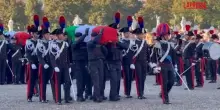 esplosione Castel d'Azzano funerali carabinieri bare applausi picchetto d'onore