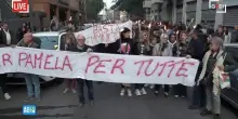 Milano, fiaccolata per Pamela Genini - la diretta