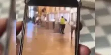 Furto al Louvre, ecco il video che potrebbe incastrare i ladri