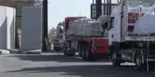 Riapre il valico di Rafah: i camion con gli aiuti umanitari tornano a Gaza dopo giorni di stop