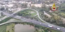 Nubifragio a Carrara, strade sommerse e campi allagati: le immagini dall'alto