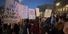 New York, proteste contro i raid dell’immigrazione: "Fuori ICE dalla città, stop alle deportazioni"
