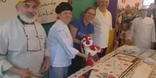 La maxi torta dsi Omegna per i compleanni di Gianni Rodari e della Pimpa