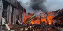 Kiev bombardata nella notte. Il sindaco: "C'è un morto e diversi feriti. Siamo sotto attacco"