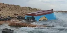 Migranti, naufragio al largo della Libia: 18 morti. I corpi recuperati sulla costa di Sabrata