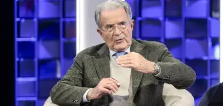 “Una manovra per sopravvivere”, Prodi boccia Meloni: “Pil positivo solo grazie al Pnrr”