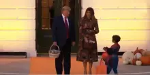 Halloween, il video fake della Casa Bianca: leader dem da Trump per i dolcetti con sombrero in testa