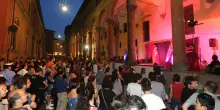 Notte Bianca in via San Mamolo a Bologna, negozi aperti fino a mezzanotte: quando e come cambia il traffico