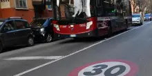 Città 30, torna il dibattito: "Nessuno rispetta i limiti. La misura va cambiata"