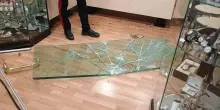 Spaccate in serie tra Cattolica e Rimini: devastata una gioielleria, i banditi in fuga con un ricco bottino