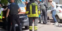 Si ribella allo sfratto, si barrica in casa. Con un coltello ferisce un carabiniere