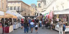 Anche le feste patronali tolgono sosta in centro. Oggi le benemerenze