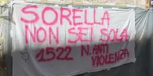 Minacce a scuola. Caccia all’autore delle scritte choc. Striscioni di solidarietà