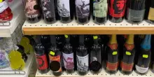 Vini con Hitler e Mussolini: è bufera