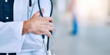 Visite ‘fantasma’ e compensi in nero: sequestrati 360mila euro a medico e professore universitario